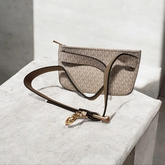 NWOT Michael Kors Jet Set Travel Belt Bag - Picture 2 of 4